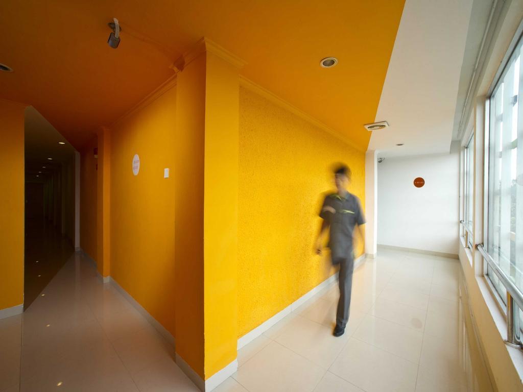 Zuri Express Hotel Pakanbaru Exteriör bild