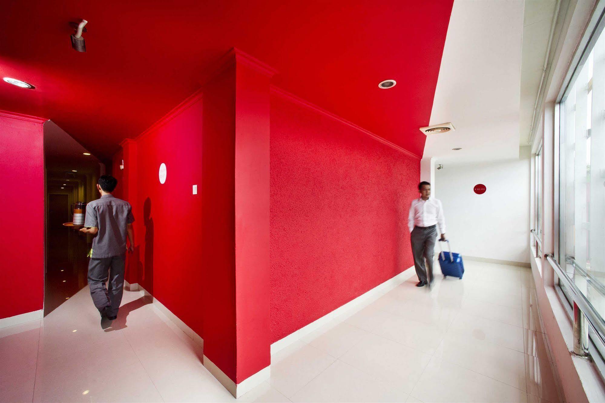 Zuri Express Hotel Pakanbaru Exteriör bild