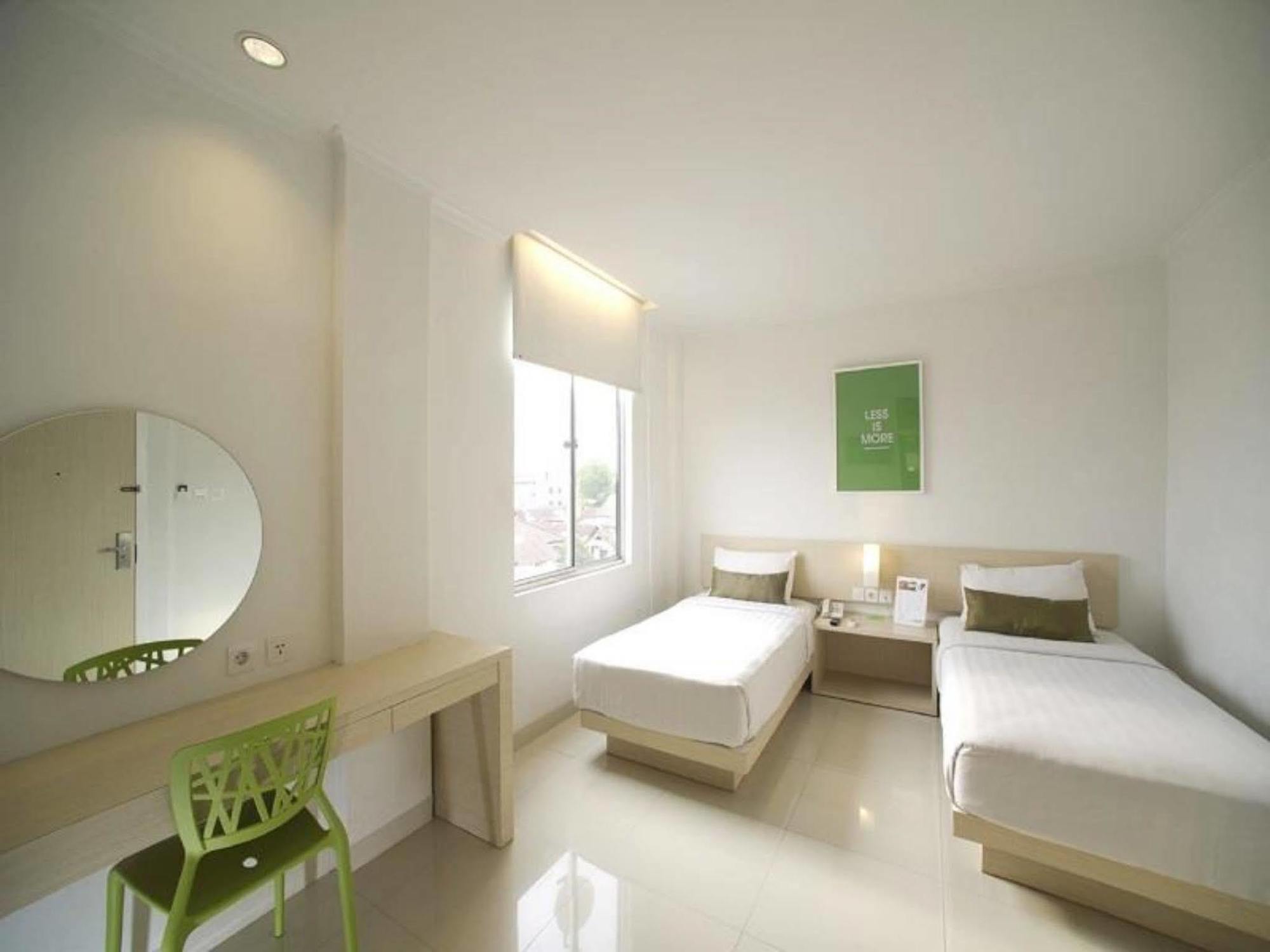 Zuri Express Hotel Pakanbaru Exteriör bild