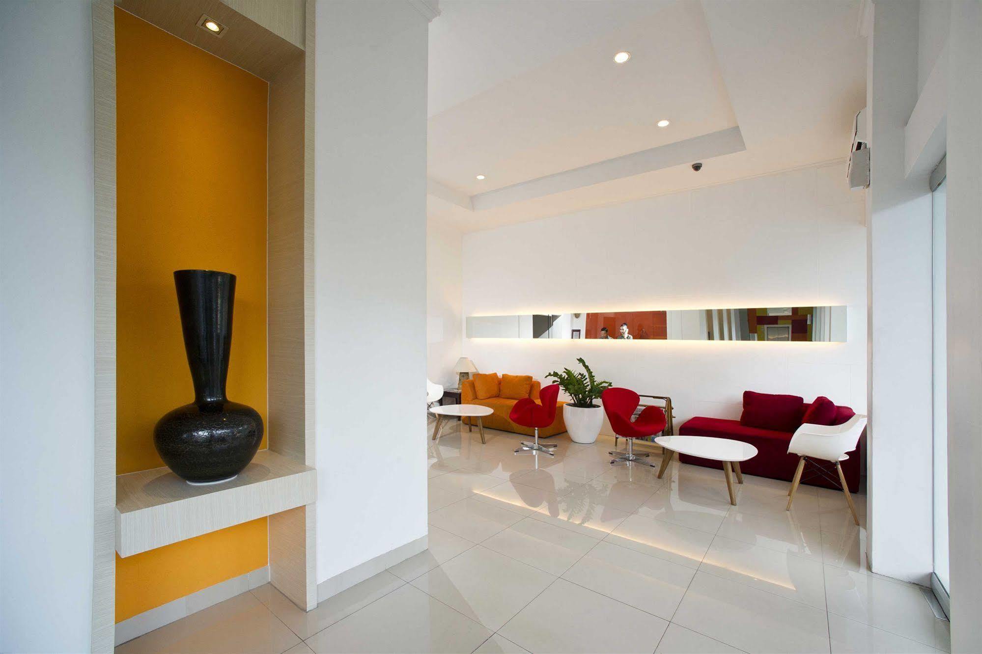 Zuri Express Hotel Pakanbaru Exteriör bild