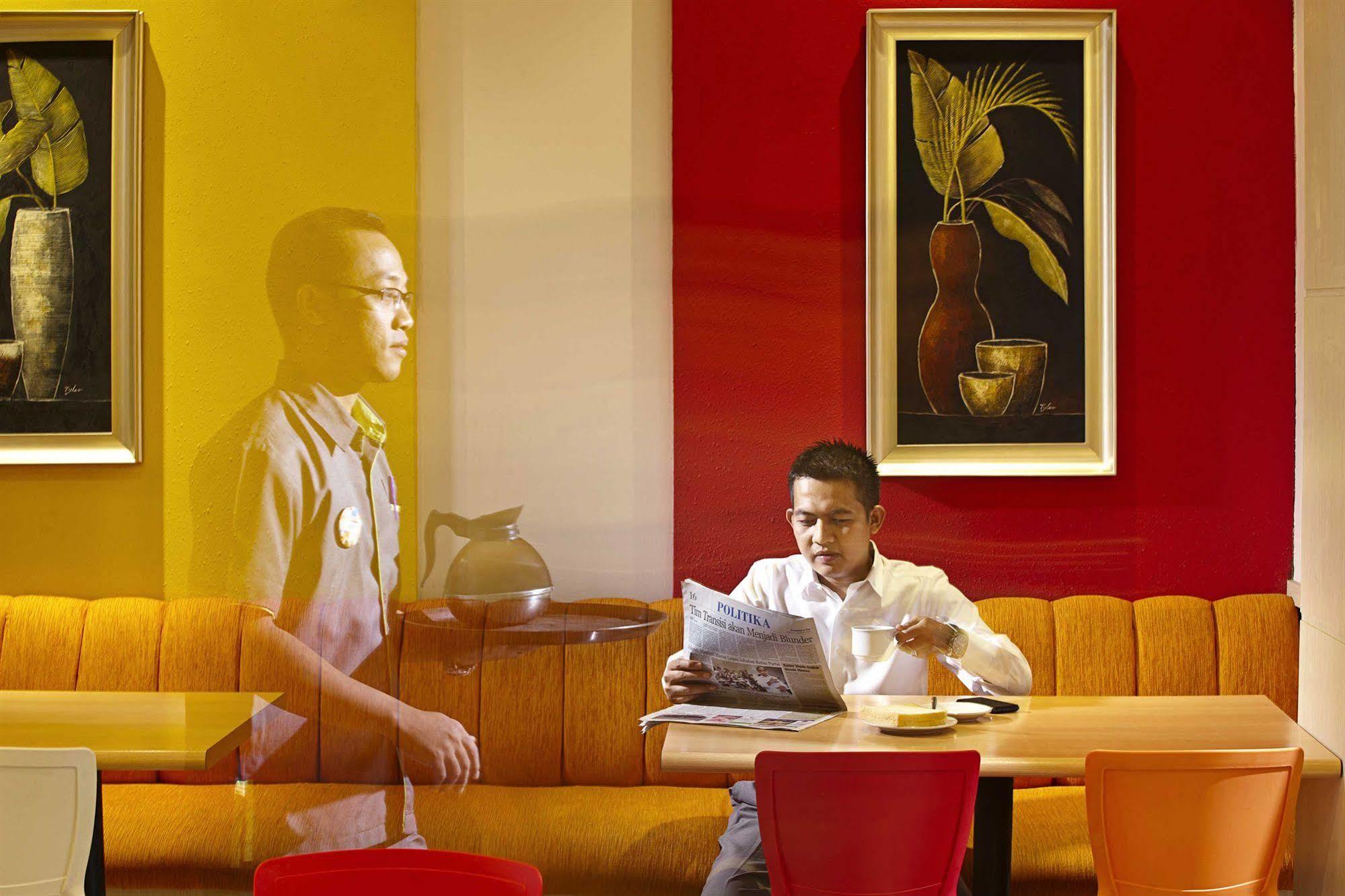 Zuri Express Hotel Pakanbaru Exteriör bild