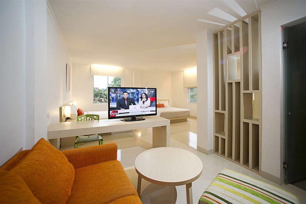 Zuri Express Hotel Pakanbaru Exteriör bild